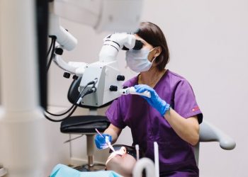 When should I see an emergency dentist in London?