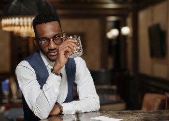 How to Play Midi and Mini Baccarat