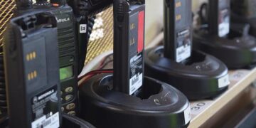 Benefits of hiring walkie talkies