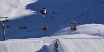 Skiing Vs. Snowboarding for Beginners