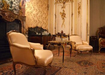 Guide to buying antique furniture