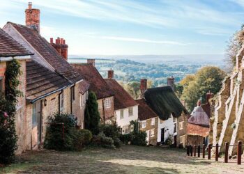 Advantages of using an estate agent in Buxton