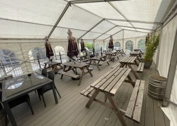 The Advantages of Hiring a Marquee