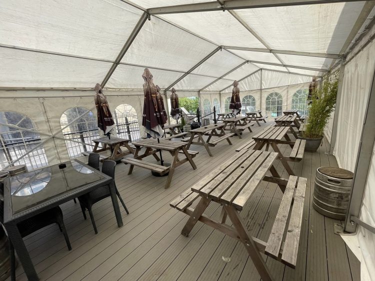 The Advantages of Hiring a Marquee