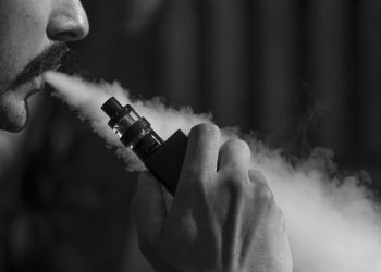 Pros and Cons of Adjusting Your E-Liquid Flavors