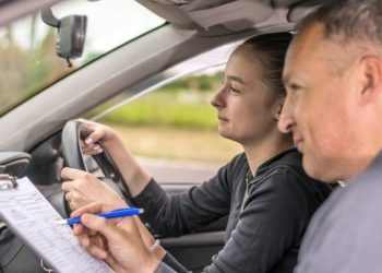 Advantages and Disadvantages of Attending Driving Lessons Roscommon