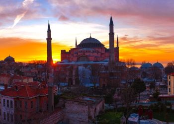 Acquiring Property and Citizenship – Invest in Türkiye