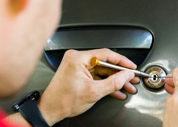 Five Ways An Emergency Auto Locksmith Can Help You