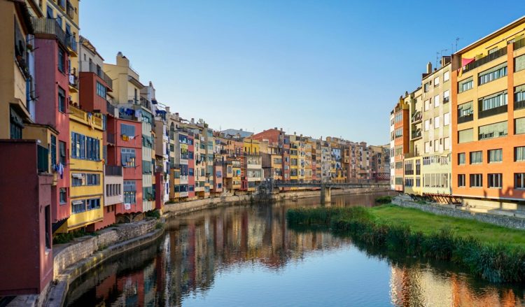 Unpacking the Benefits of Pre-booking Your Barcelona-Girona Airport Transfer