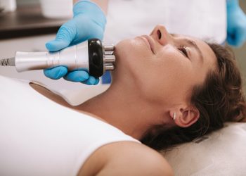 Reshaping Your Neck: The Importance of Professional Treatment for Sagging Skin