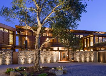 Building Luxurious Living Spaces Sustainably: The Advantages of Employing Sustainable Architects