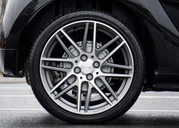 Why Expertise Matters: Selecting a Knowledgeable Car Tyre Supplier in Leeds