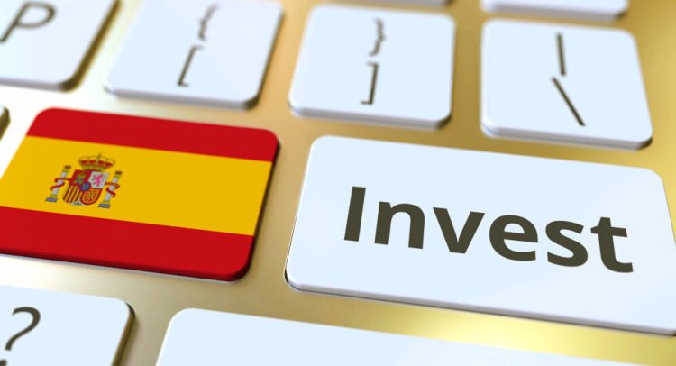 How an English-Speaking Immigration Lawyer Can Help You Move to Spain