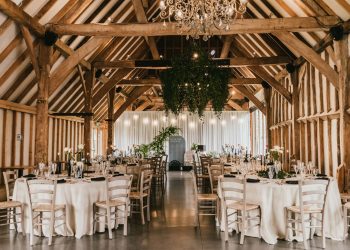 Tying the Knot with Tradition: The Top Benefits of Choosing Close-to-Home Barn Settings
