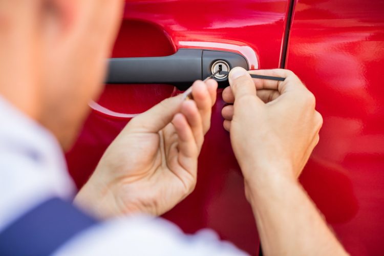 The Advantages of Calling an Auto Locksmith in Emergency Lockout Situations