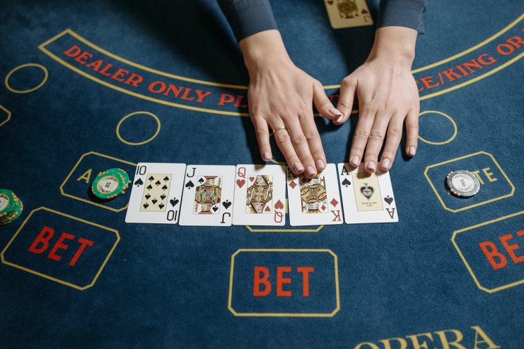 The Evolution of Online Casinos: From Humble Beginnings to Digital Dominance