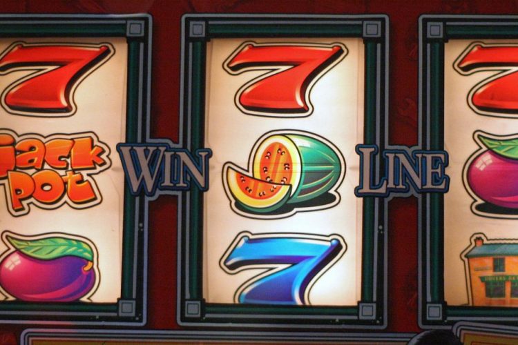 Spin the Reels and Win Big: How to Play Online Slots