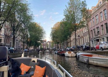Unveiling Amsterdam’s Hidden Gems Through Its Iconic Canal Cruises