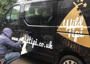 Effortless and Efficient: The Advantages of Hiring Professionals for Decal and Signage Removal