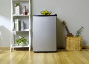 From Healthy Snacks to Increased Job Satisfaction: The Compelling Reasons to Invest in a Small Office Fridge
