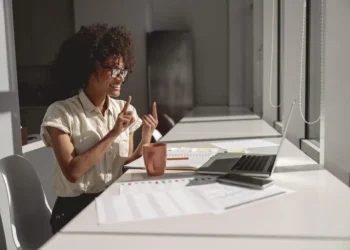 Addressing Diversity: How Deaf Workplace Assessments Improve Work Environments