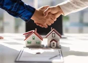 Navigating the Maze: When to Call Upon a Conveyancer for Your Property Needs