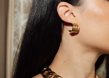 Cultural and Personal Significance of Gold Statement Jewellery