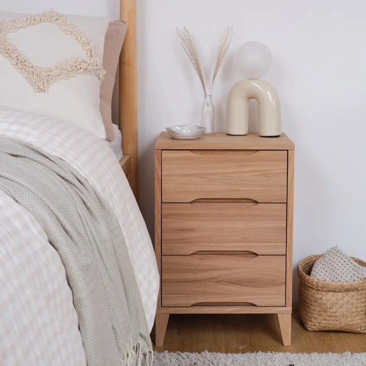 Creating a Cozy Bedroom Atmosphere with Bedside Decor