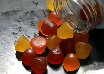 Enhancing Wellness: A Look at Popular Men’s Supplements