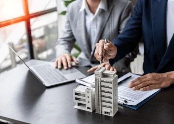Mitigating Risks: How Commercial Building Insurance Shields UK Enterprises