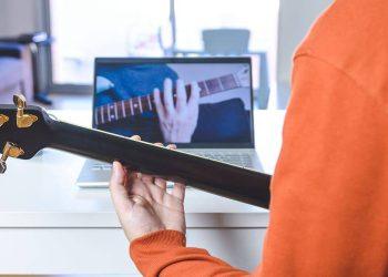 Learning to Play: The Convenience and Benefits of the Online Guitar Teacher