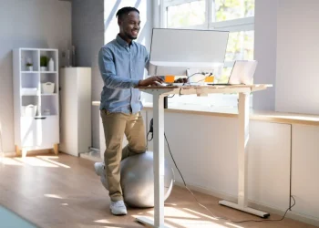 The Transformative Benefits of Adjustable Standing Desks