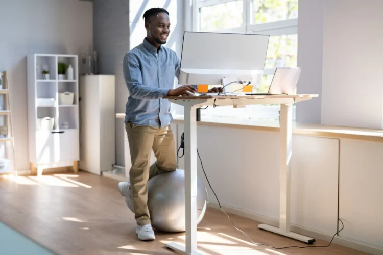 The Transformative Benefits of Adjustable Standing Desks