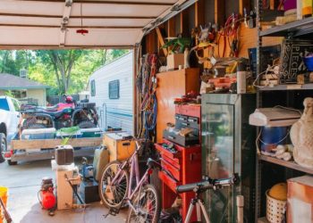 Decluttering Done Right: The Importance of Professional Help for Garage Clearance