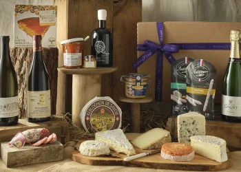 From Order to Unboxing: A Complete Guide to Food Hamper Delivery UK