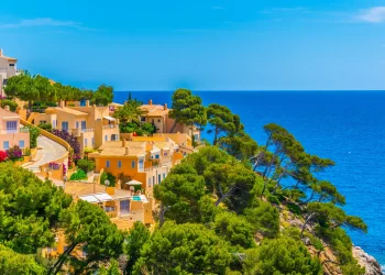How Lifestyle and Value Inspire People to Buy House in Spain