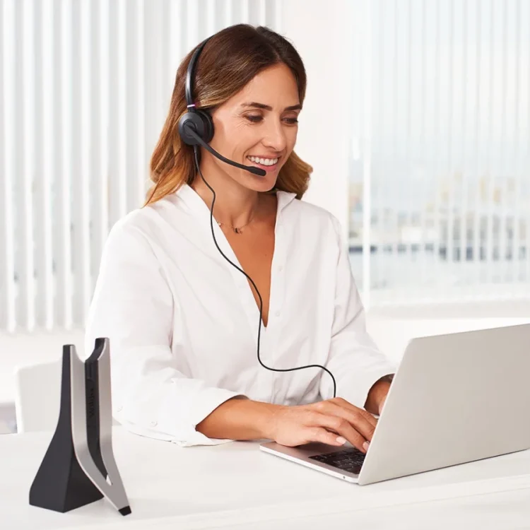 Reliability, Clarity, and Control: The Advantages of Wired Headphones with Mic