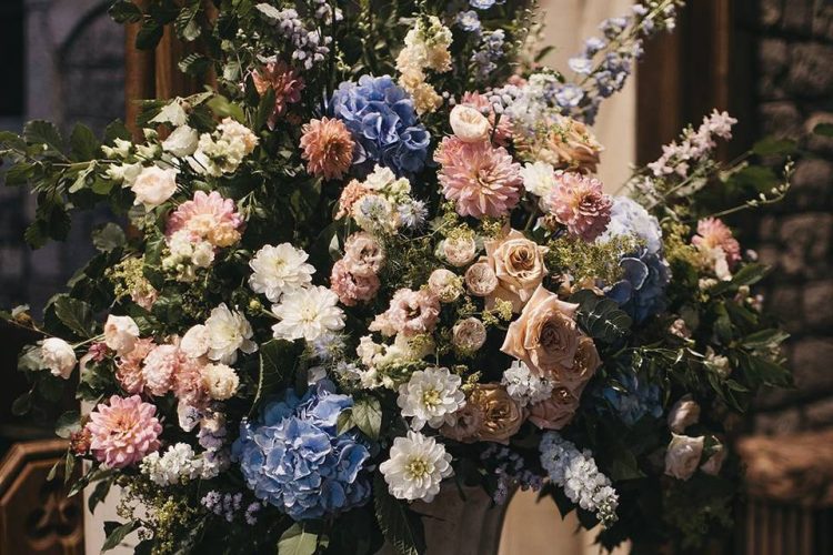 Botanical Artistry: How a Bespoke Florist Transforms Your Vision for Wedding Flowers in Wiltshire